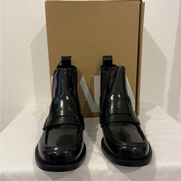 Womens ZARA loafers New with tags sizes 7 1/2 run large LEATHER - Picture 2 of 8